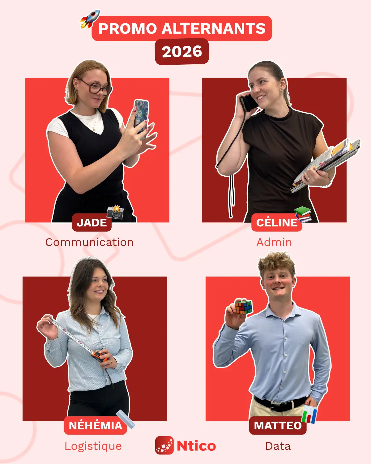 Promo alternants 2026 de Ntico : Jade en communication, Céline en administration, Néhémia en logistique et Matteo en data, chacun posant avec un objet symbolisant son métier.